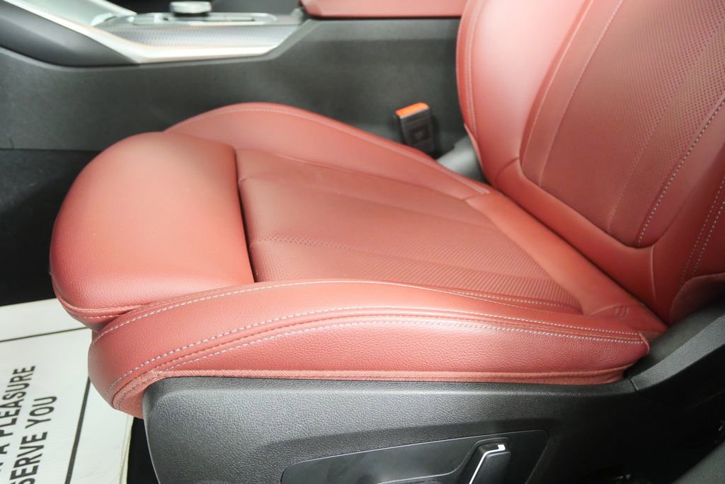 Used 2025 BMW 330i Sedan image 9