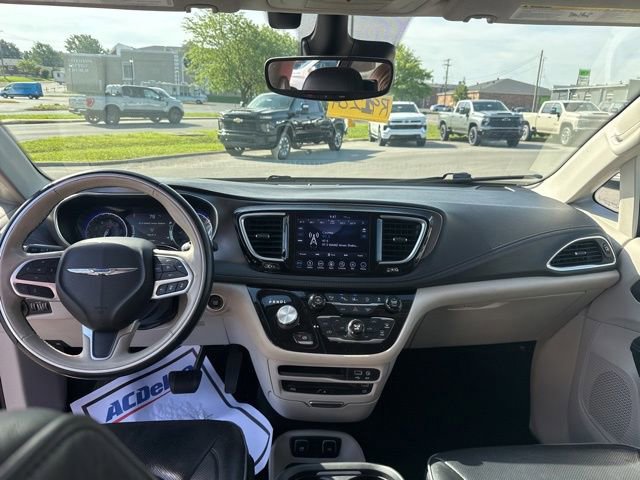 Used 2018 Chrysler Pacifica Limited w/ Advanced Safetytec Group FWD image 25