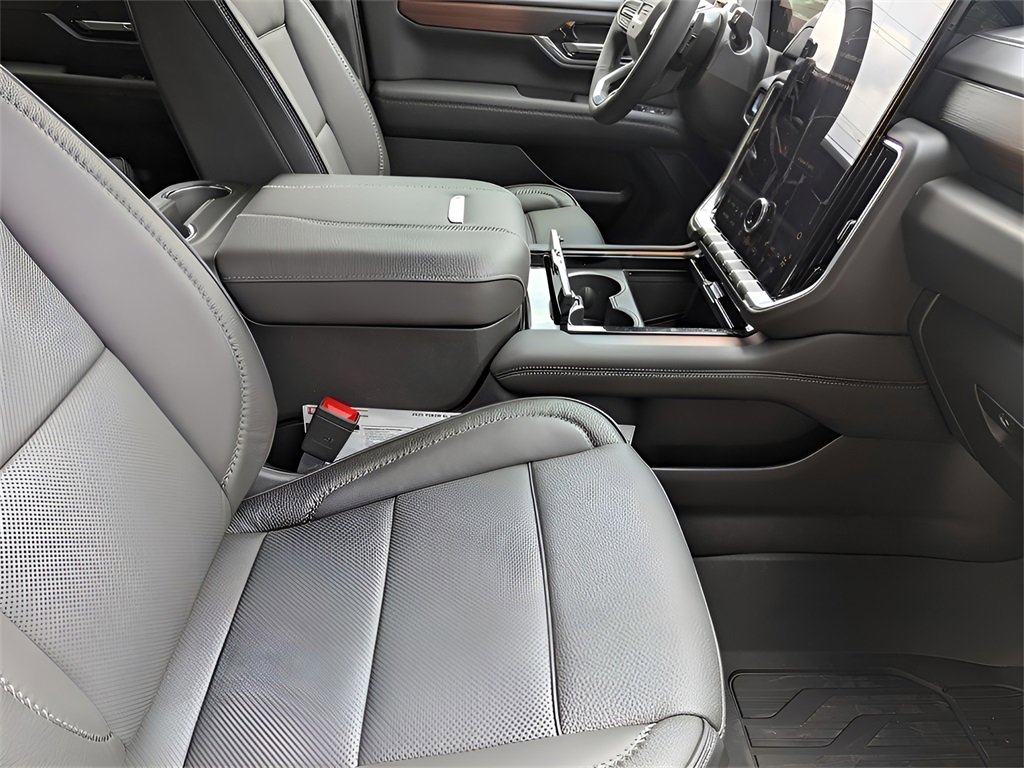 New 2025 GMC Yukon XL Denali w/ Denali Reserve Package image 28