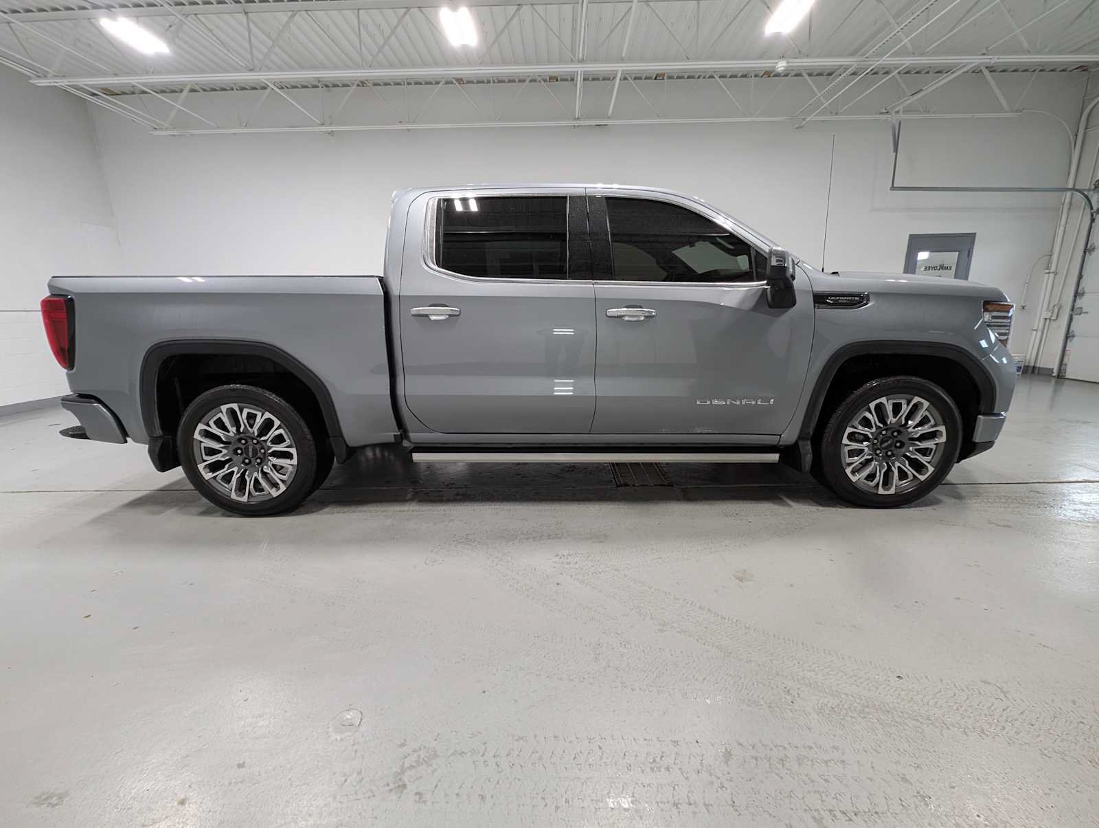 Certified 2024 GMC Sierra 1500 Denali Ultimate AWD/4WD image 6