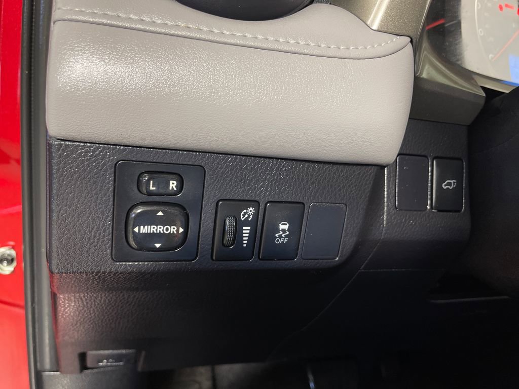 Used 2015 Toyota RAV4 XLE FWD image 29