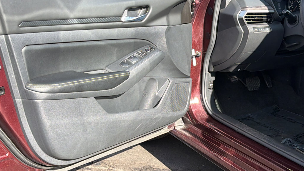 Used 2025 Nissan Altima 2.5 SV FWD image 23