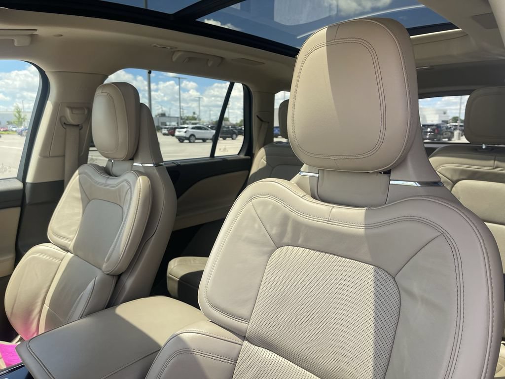 Used 2022 Lincoln Aviator Reserve w/ Equipment Group 201A AWD/4WD image 16
