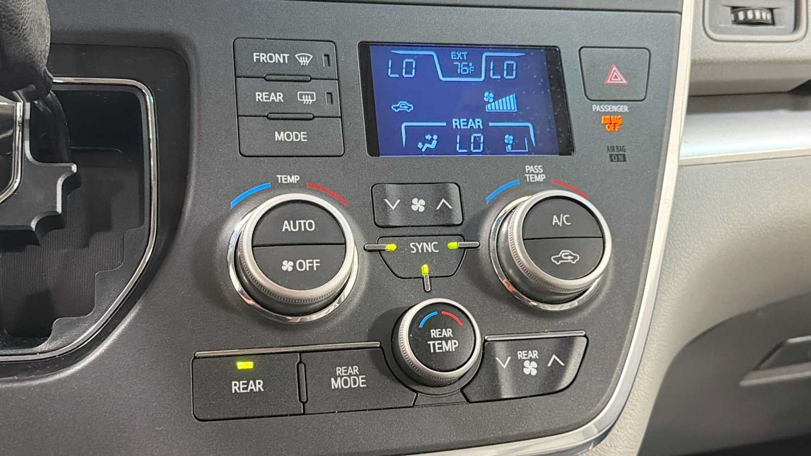 Used 2015 Toyota Sienna LE FWD image 20