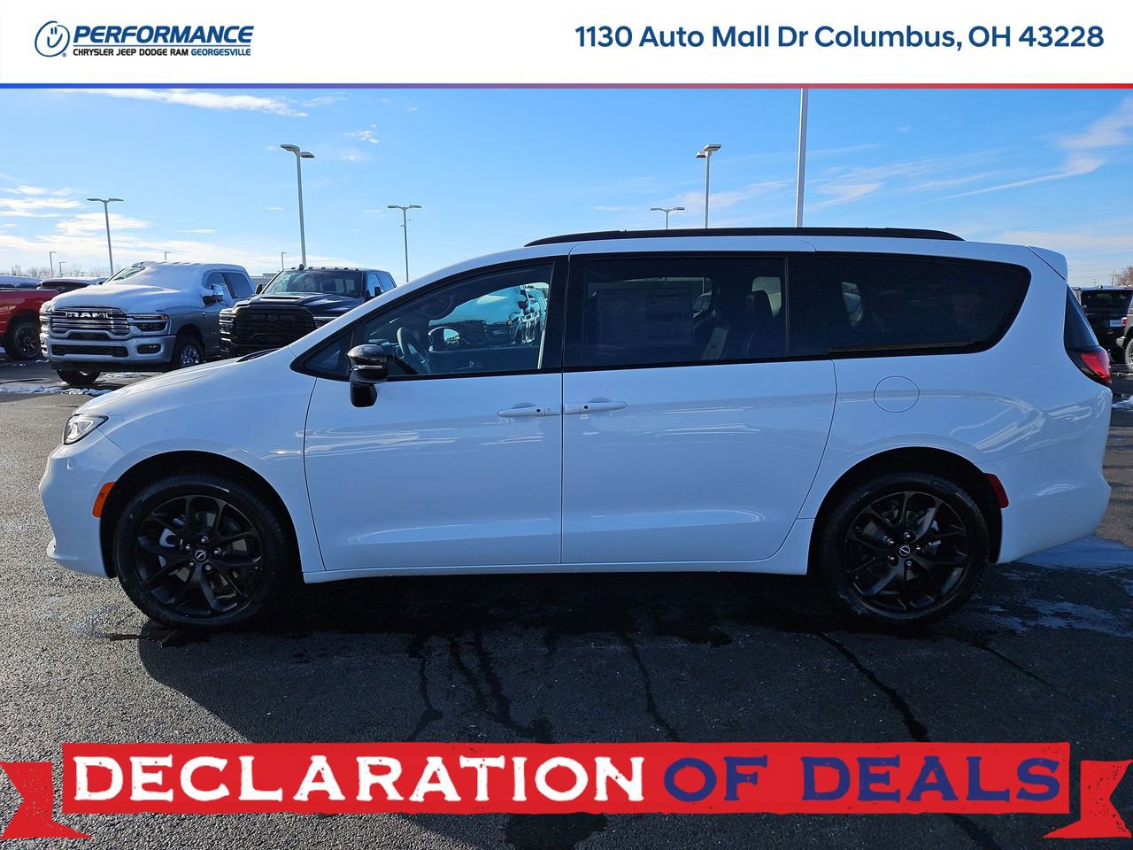 New 2026 Chrysler Pacifica Select AWD/4WD image 4