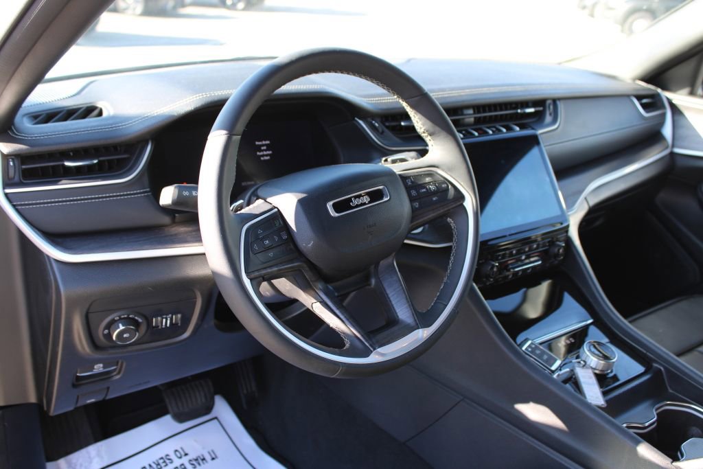 Used 2024 Jeep Grand Cherokee L Limited w/ Luxury Tech Group II image 33