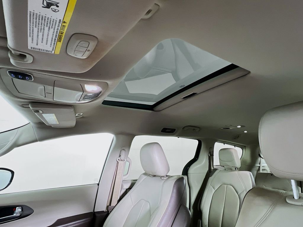 Used 2019 Chrysler Pacifica Touring-L w/ Advanced Safetytec Group FWD image 22