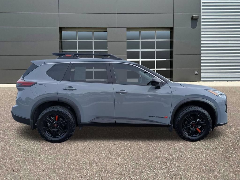 Used 2025 Nissan Rogue SV AWD/4WD image 4