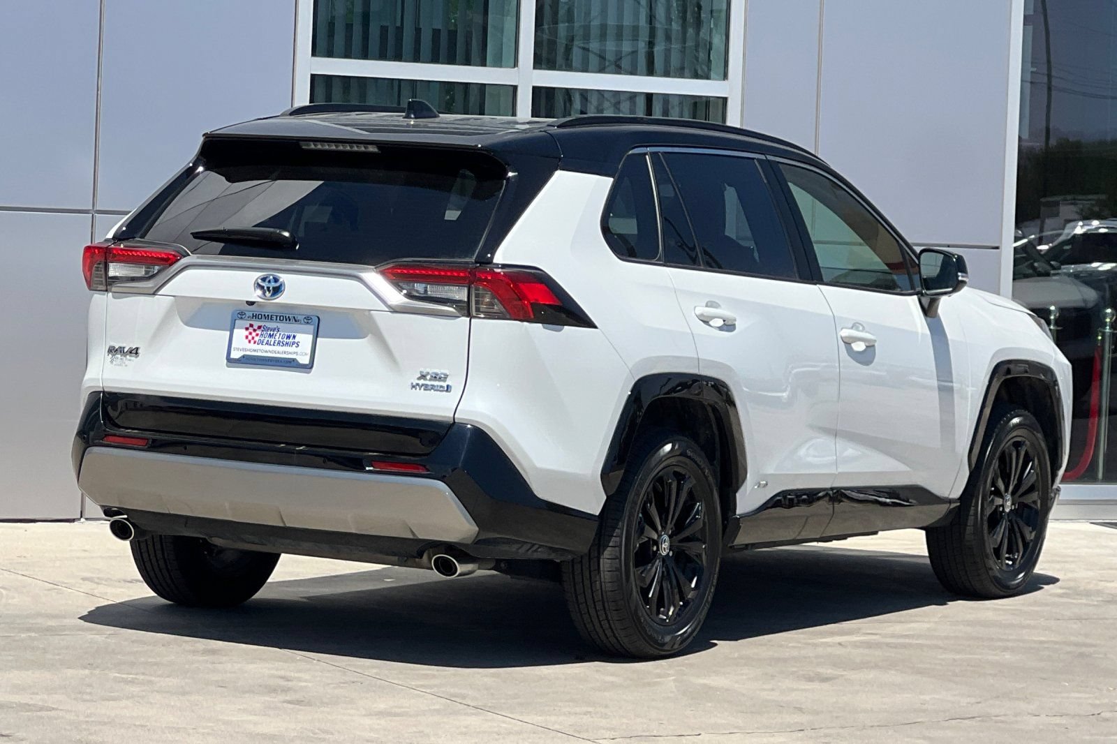Used 2023 Toyota RAV4 XSE AWD/4WD image 4