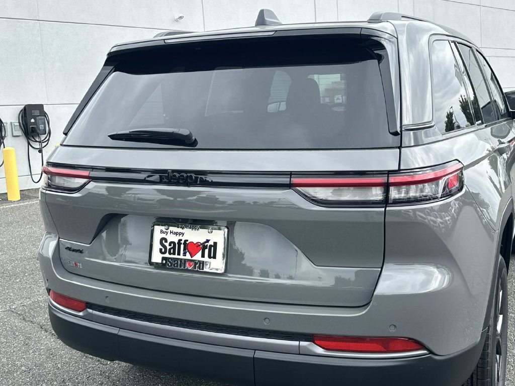 New 2027 Jeep Grand Cherokee Altitude AWD/4WD image 12