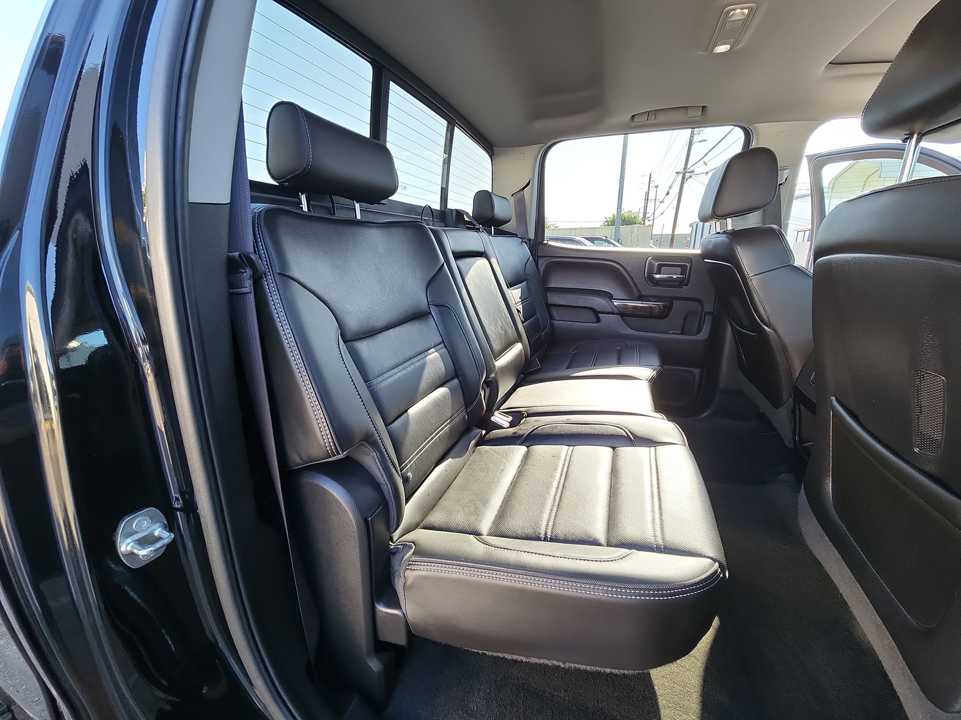 Used 2015 GMC Sierra 2500 Denali w/ Duramax Plus Package AWD/4WD image 28