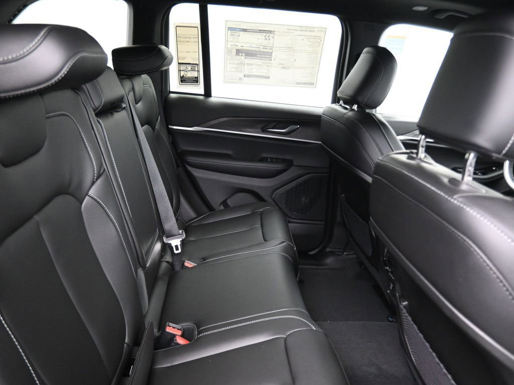 New 2025 Jeep Grand Cherokee Limited image 17