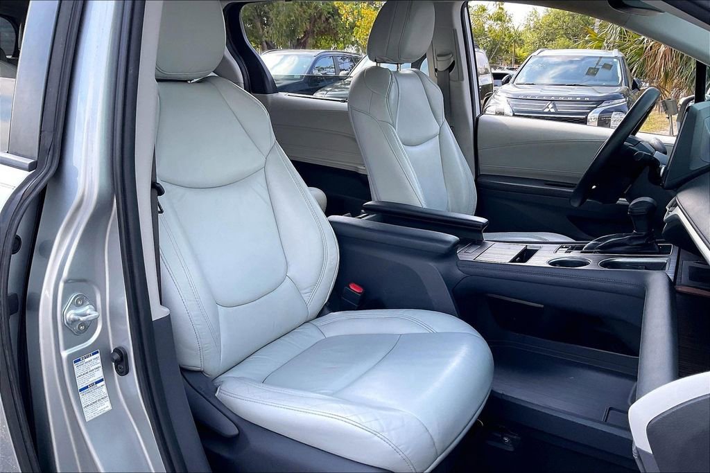 Used 2021 Toyota Sienna LE w/ LE Plus Package AWD/4WD image 23
