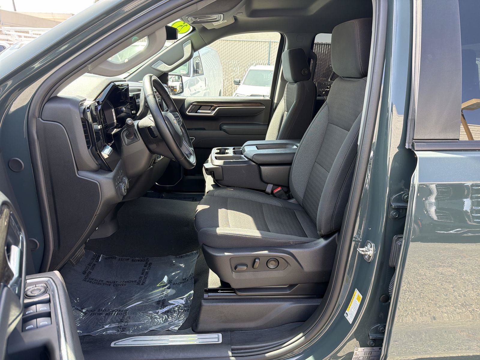 Used 2025 Chevrolet Silverado 1500 LT AWD/4WD image 18