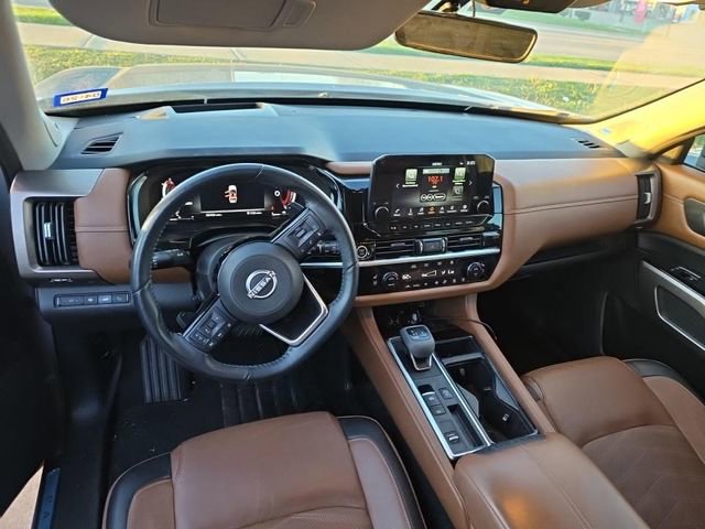 Used 2023 Nissan Pathfinder Platinum image 3