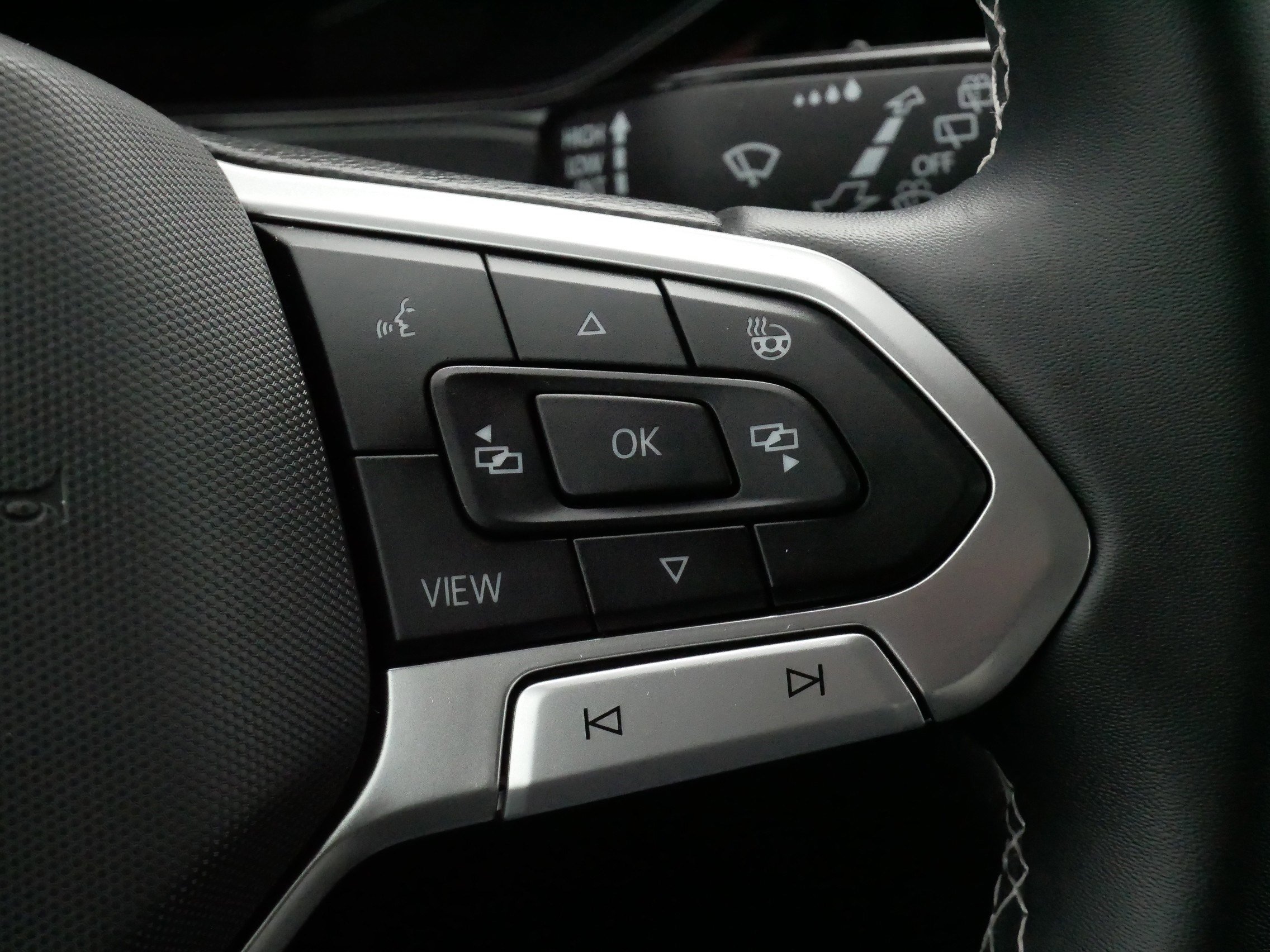 Certified 2022 Volkswagen Taos SEL w/ Panoramic Sunroof Package image 25