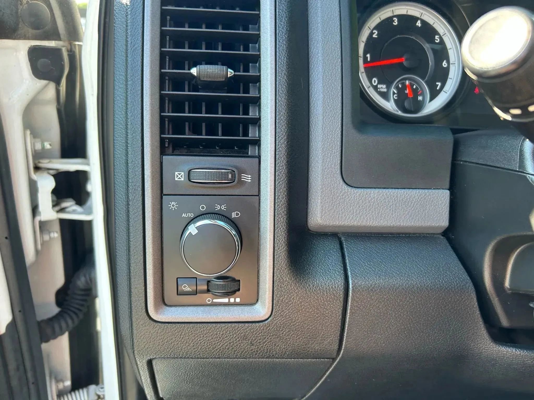 Used 2014 RAM 2500 Tradesman w/ Chrome Appearance Group image 14