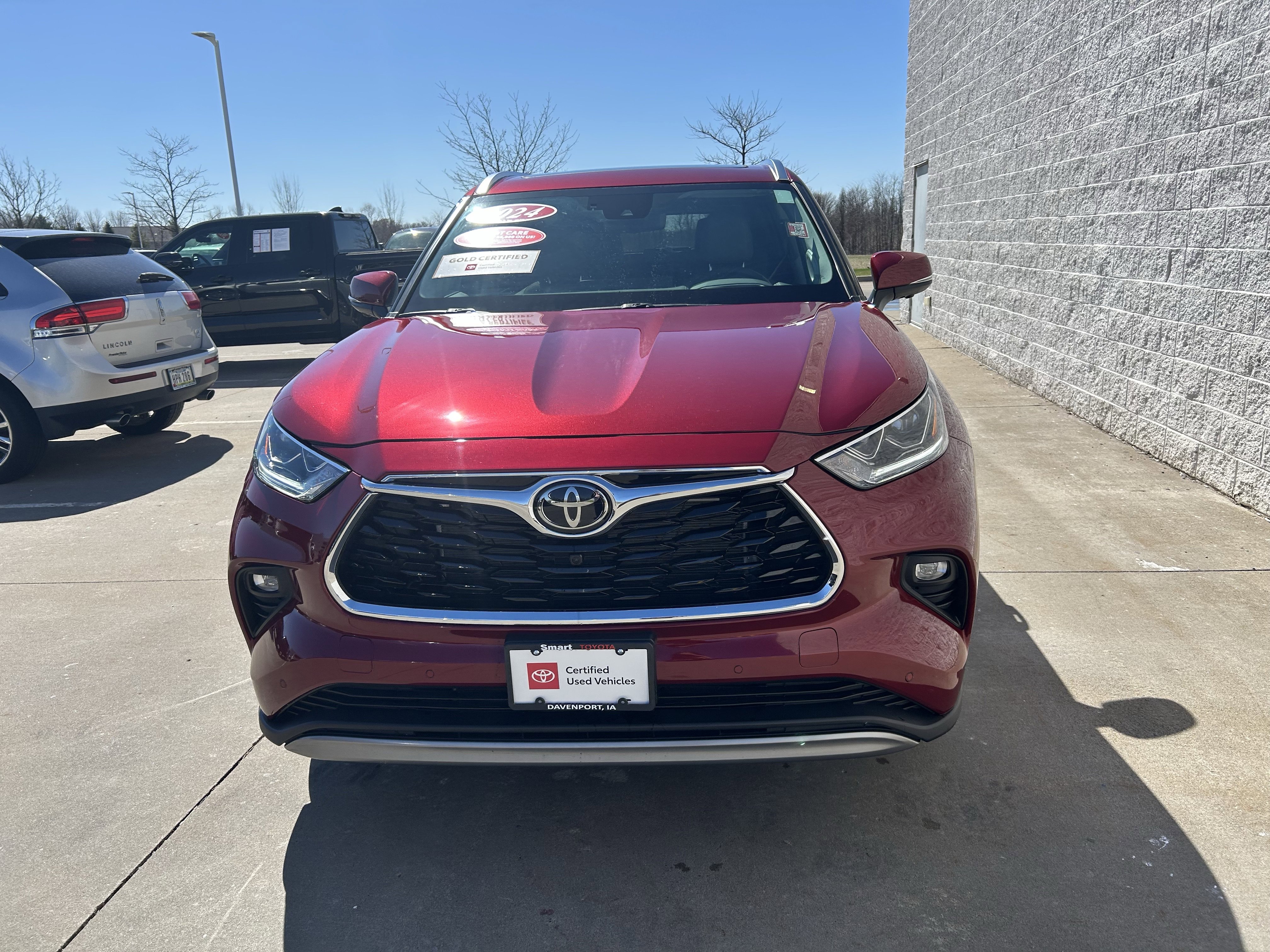 Used 2024 Toyota Highlander Platinum image 2