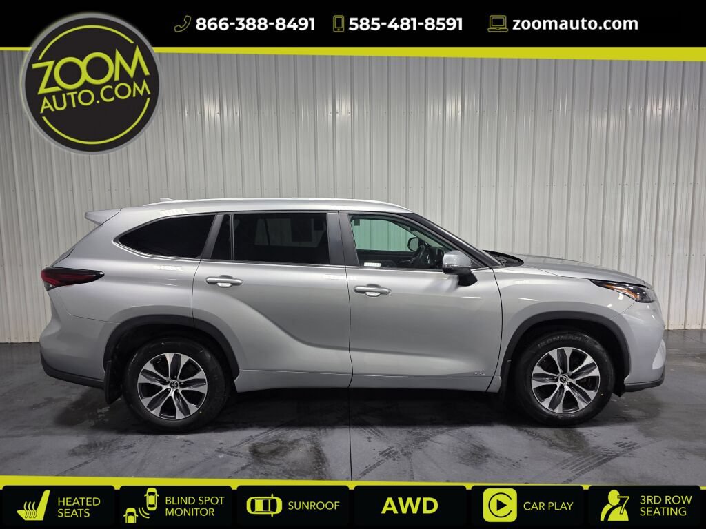 Used 2024 Toyota Highlander XLE AWD/4WD image 1
