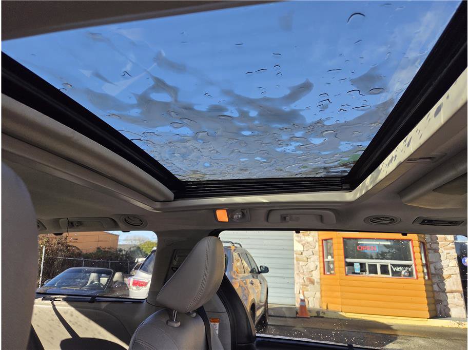 Used 2020 Toyota Sienna Limited Premium w/ Carpet Mat Package image 26