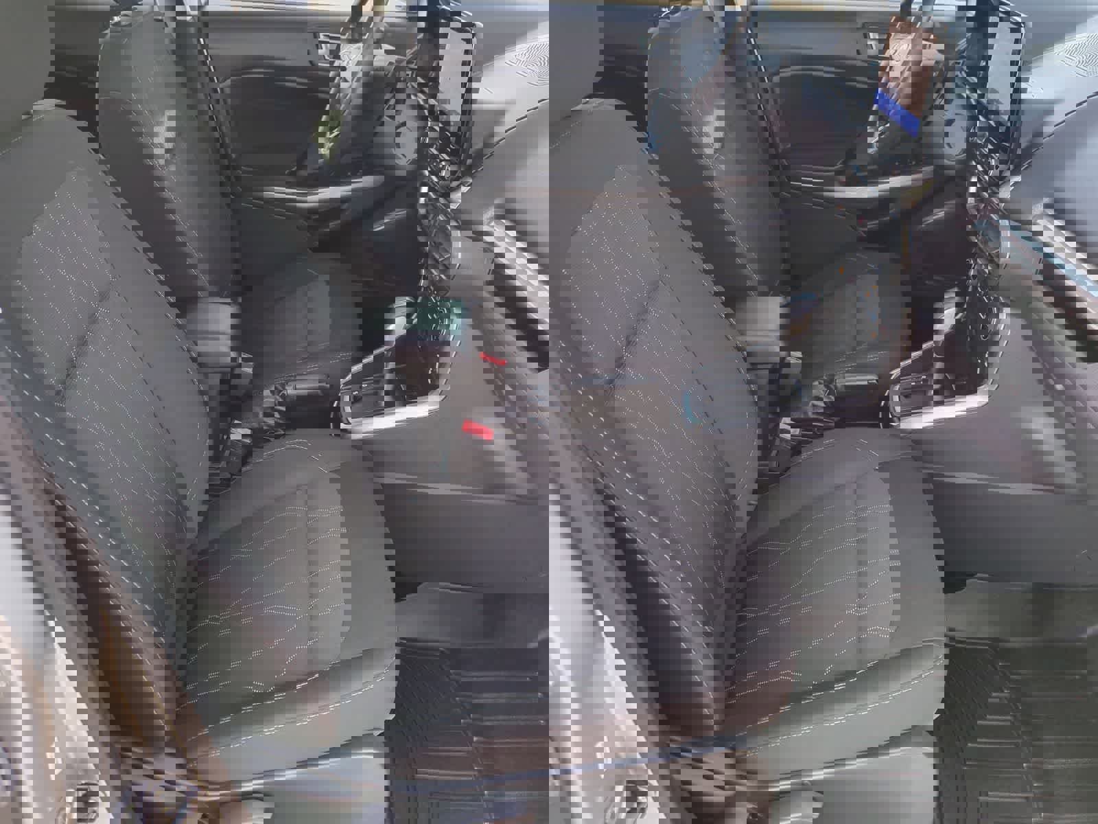 Used 2020 Ford EcoSport SE w/ SE Convenience Package image 23