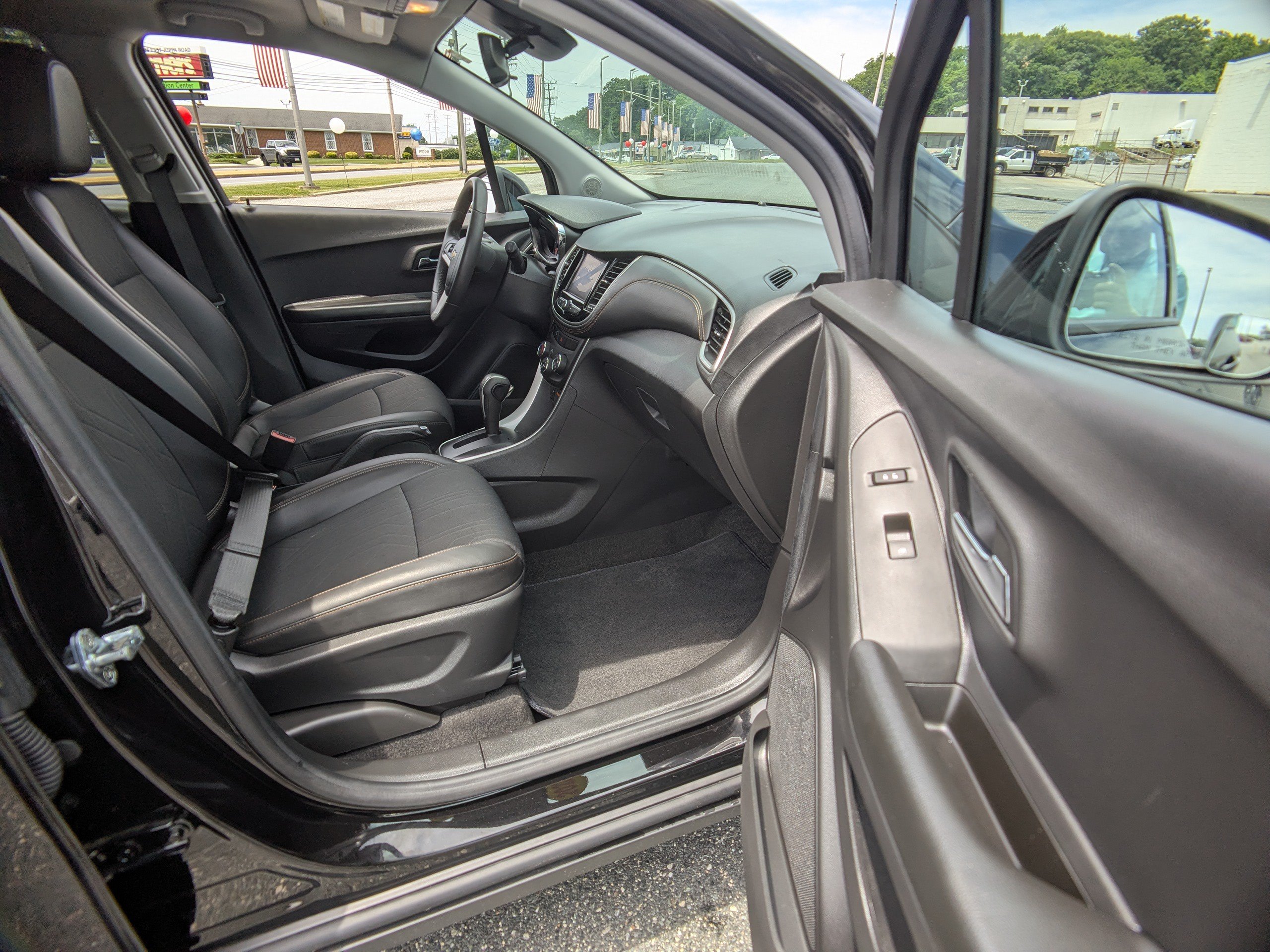 Used 2022 Chevrolet Trax LT w/ LT Convenience Package AWD/4WD image 12