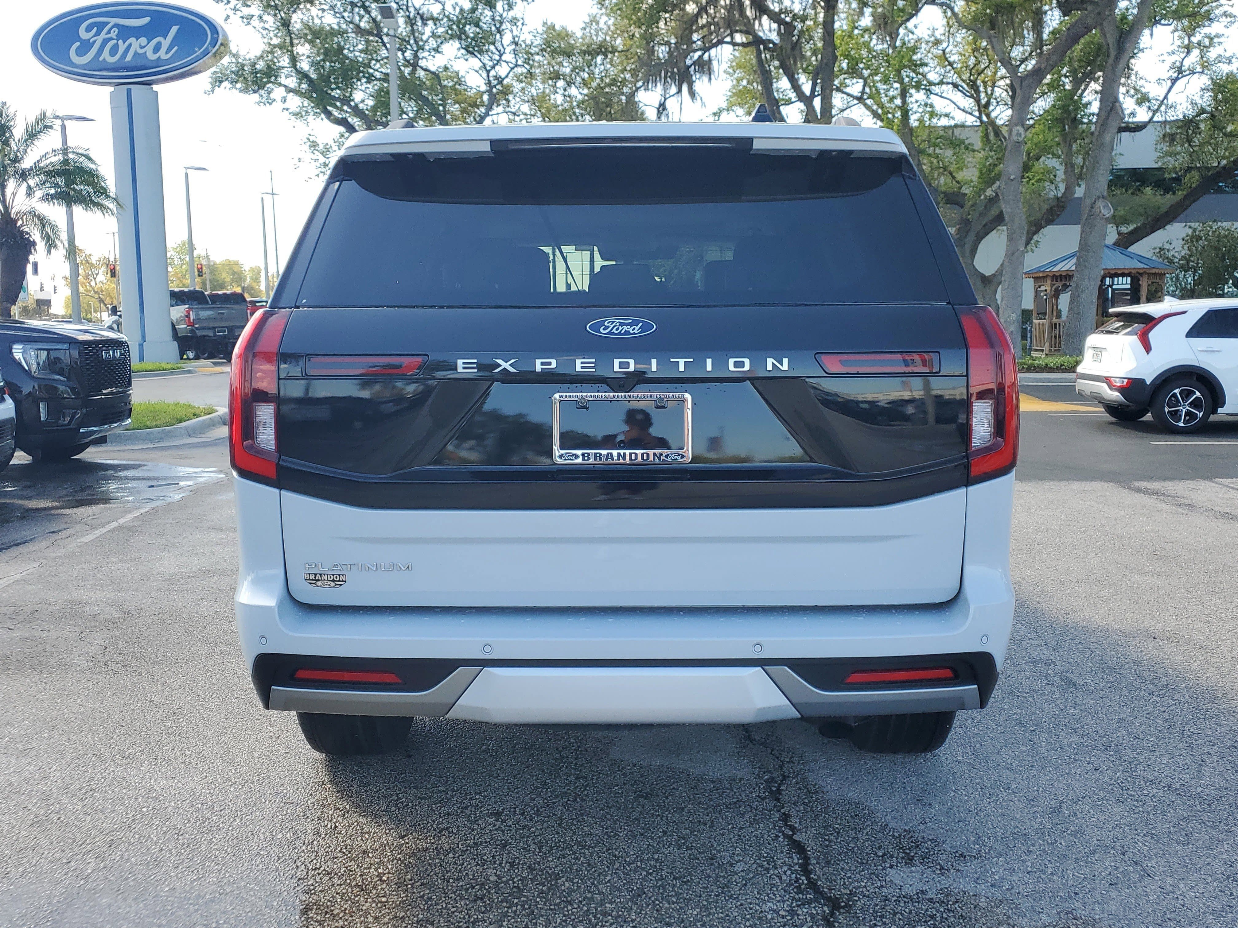 Certified 2025 Ford Expedition Platinum w/ Driver's Package image 8