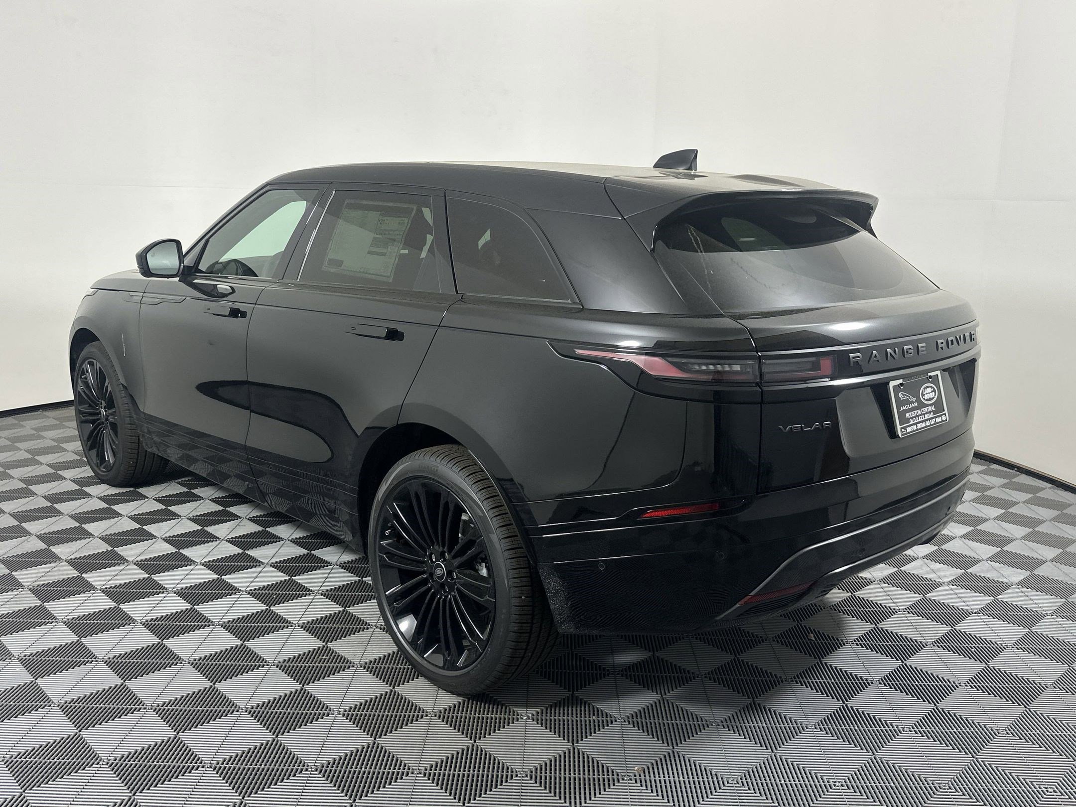 New 2026 Land Rover Range Rover Velar Dynamic SE image 2