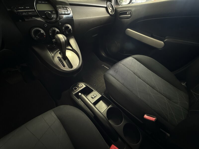 Used 2014 MAZDA MAZDA2 Sport FWD image 27