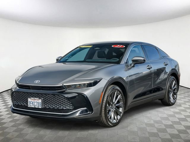 Used 2023 Toyota Crown Limited w/ Advanced Technology Package image 5