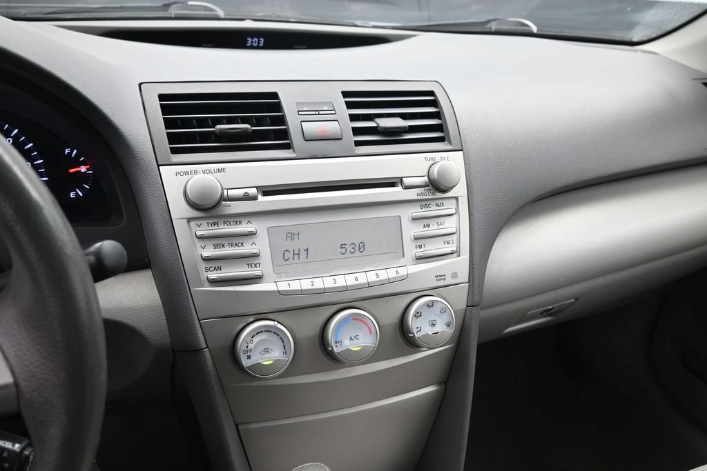 Used 2010 Toyota Camry LE FWD image 12