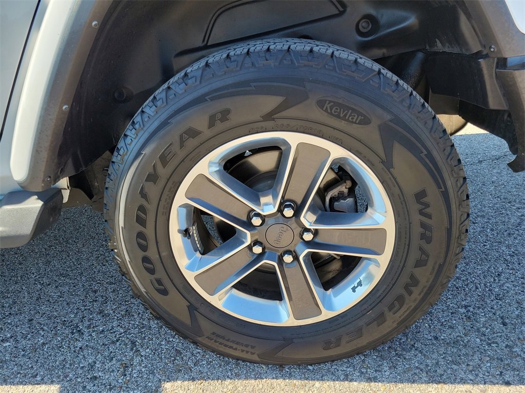 Used 2022 Jeep Wrangler Unlimited Sahara w/ Cold Weather Group image 5