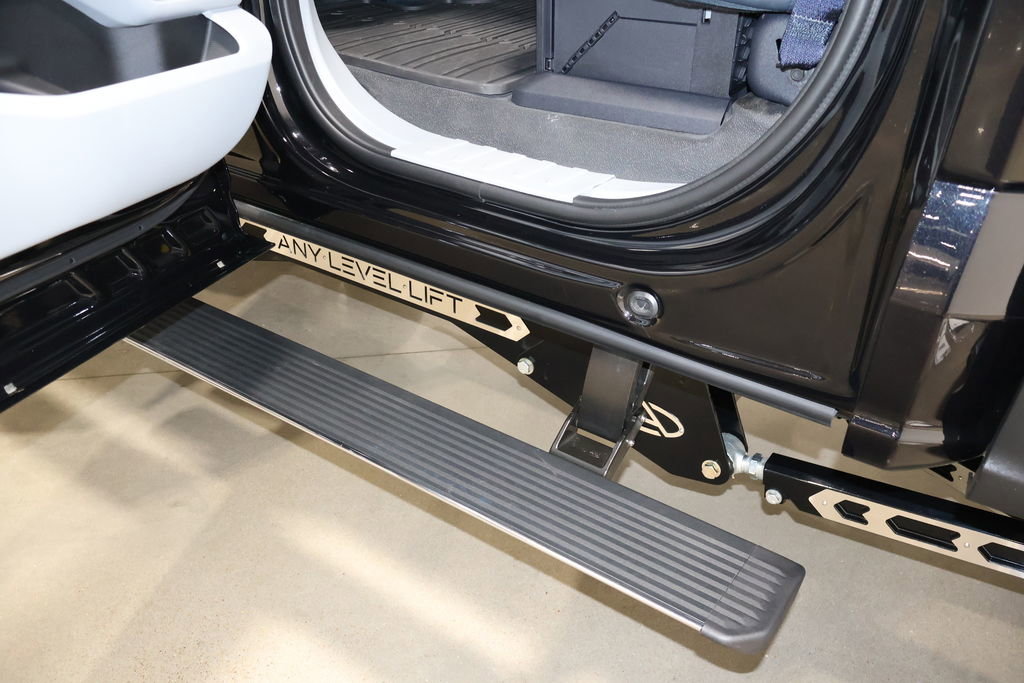 Used 2024 Ford F350 Limited w/ FX4 Off-Road Package image 65