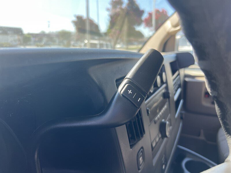 Used 2014 Chevrolet Express 2500 RWD image 21