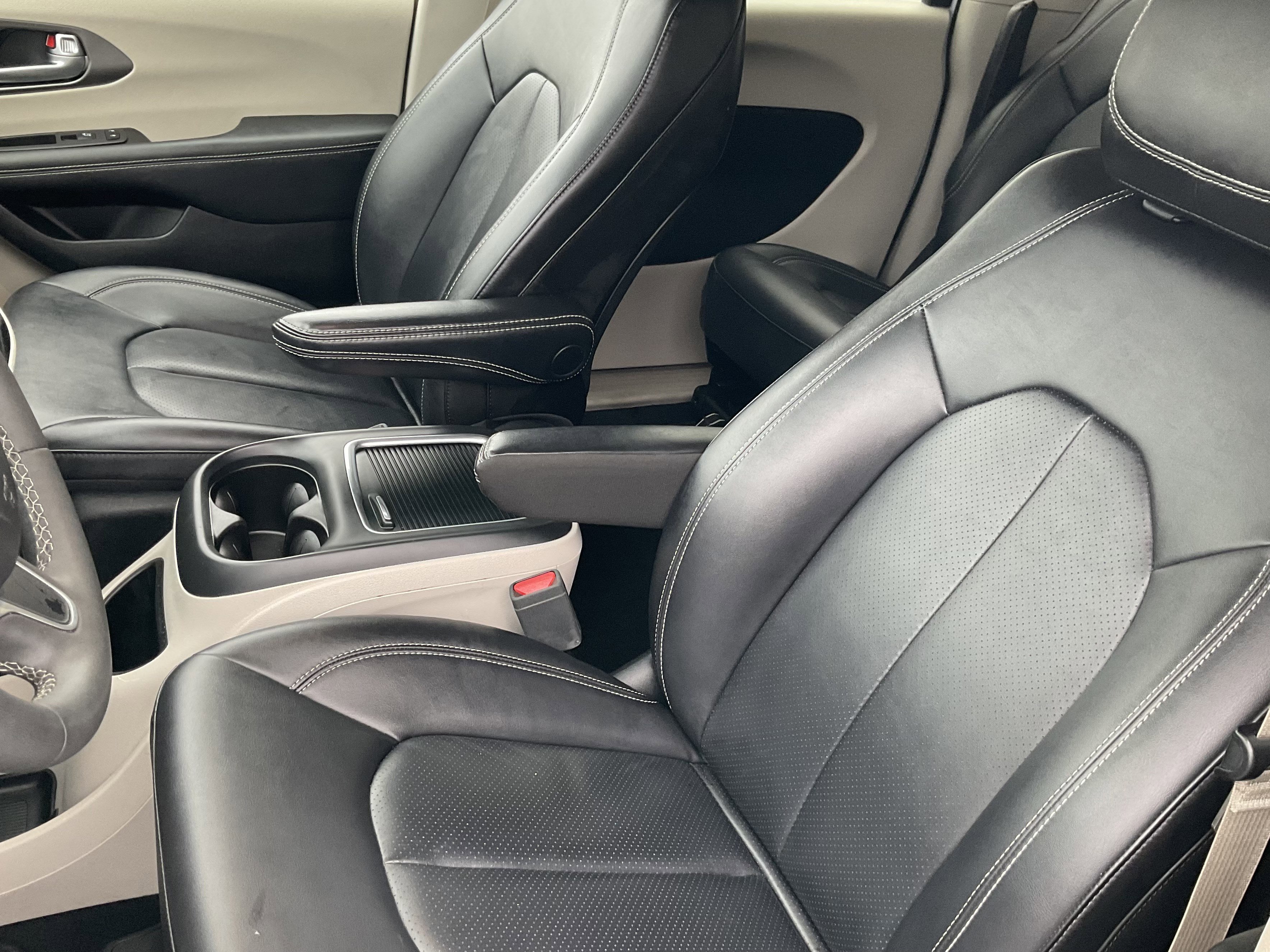 Used 2022 Chrysler Pacifica Touring-L FWD image 32