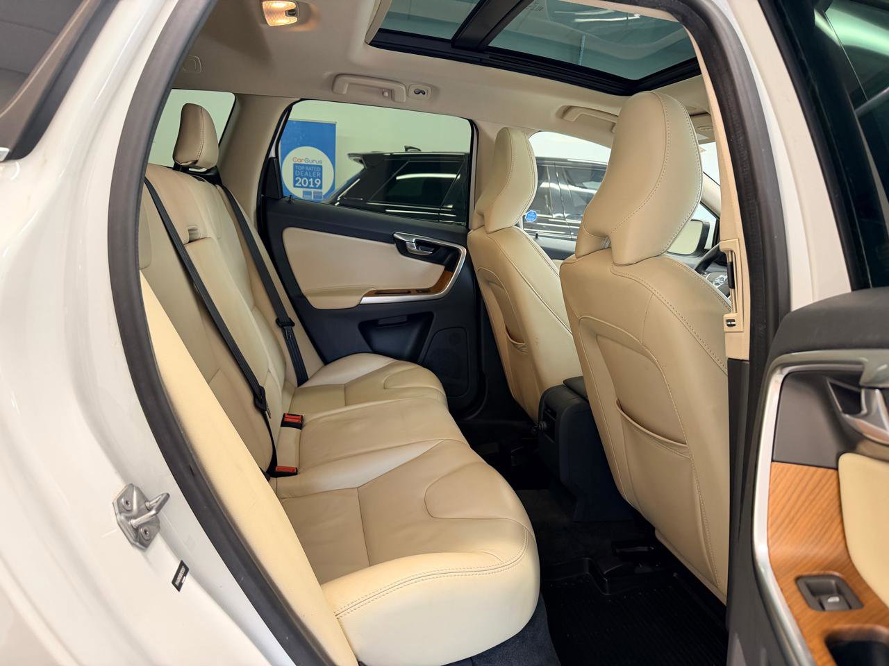 Used 2017 Volvo XC60 T5 Inscription w/ Preferred Option Package image 33