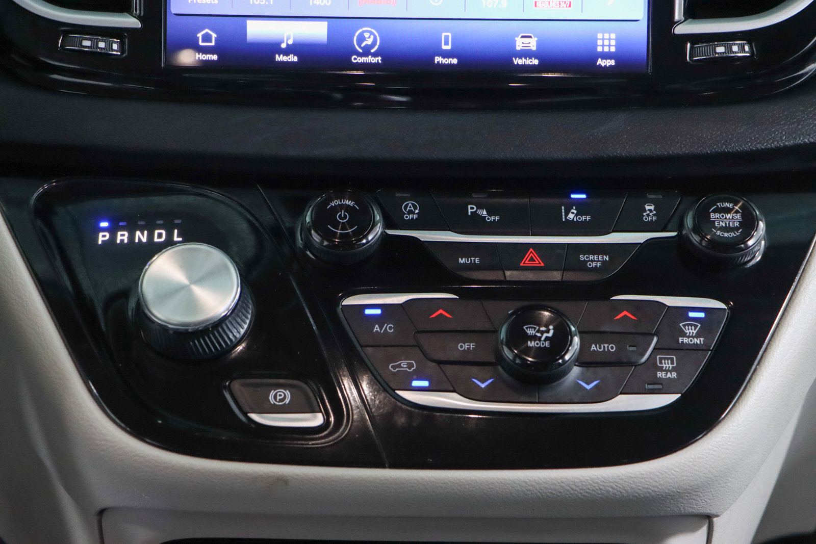 Used 2023 Chrysler Pacifica Touring-L FWD image 20