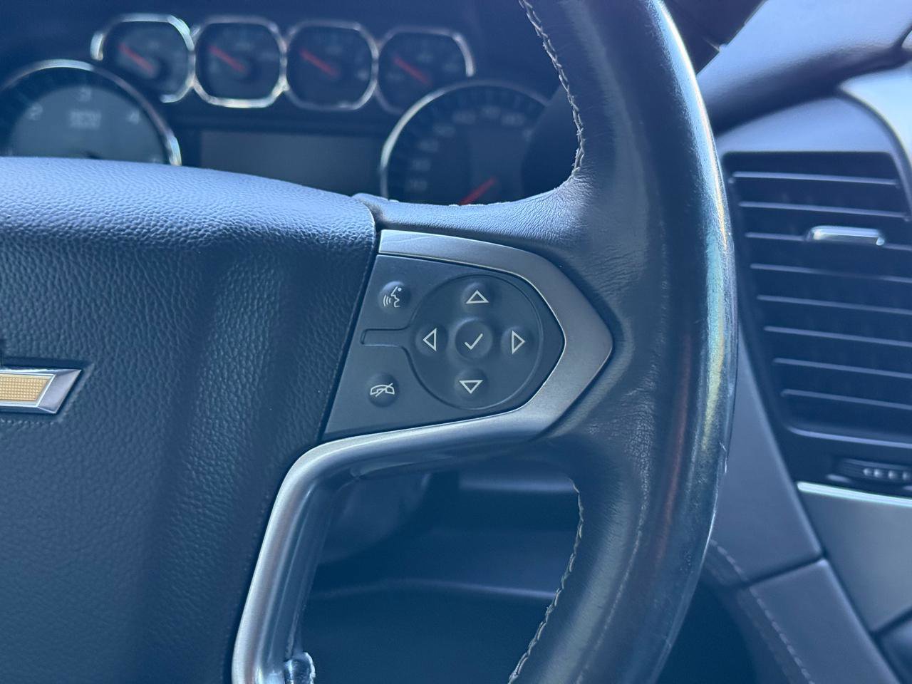 Used 2019 Chevrolet Suburban LT image 16