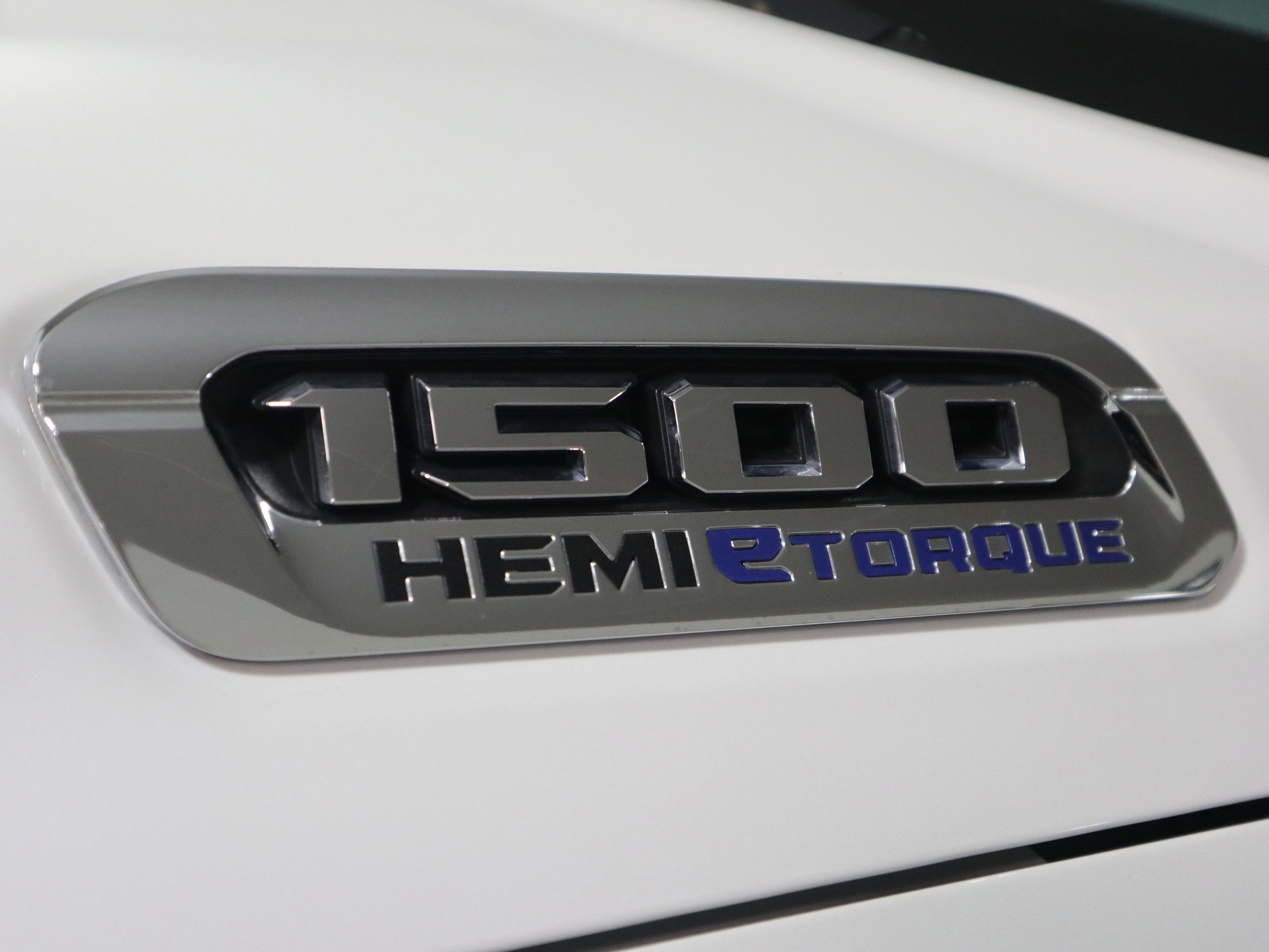 Used 2024 RAM 1500 Limited w/ Body Color Bumper Group image 32