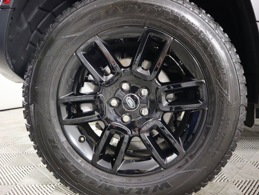 Used 2025 Land Rover Defender 110 S image 33