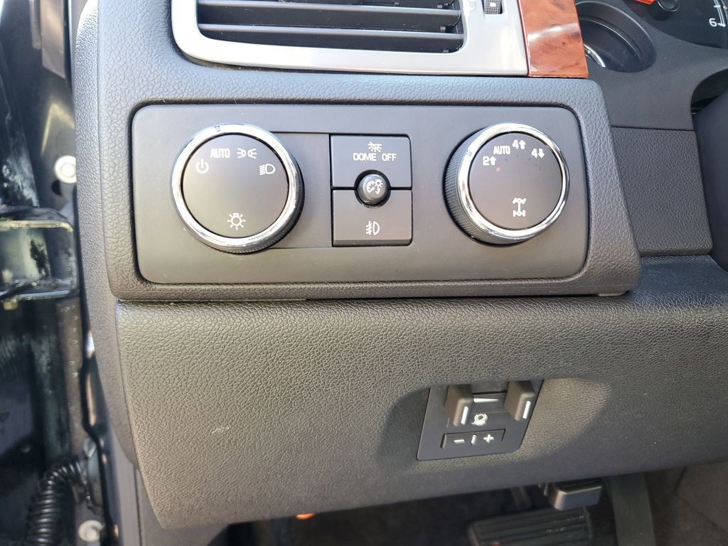 Used 2011 Chevrolet Tahoe LTZ image 19