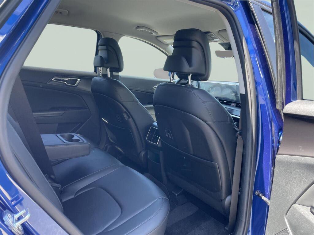 Used 2023 Kia Sportage EX AWD/4WD image 17