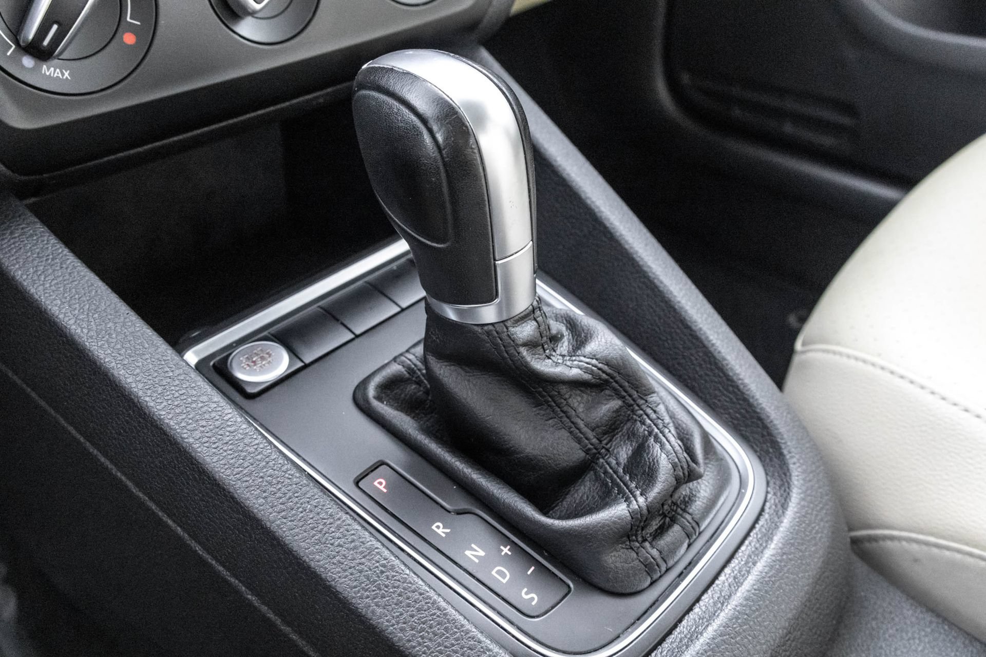 Used 2017 Volkswagen Jetta SE FWD image 30