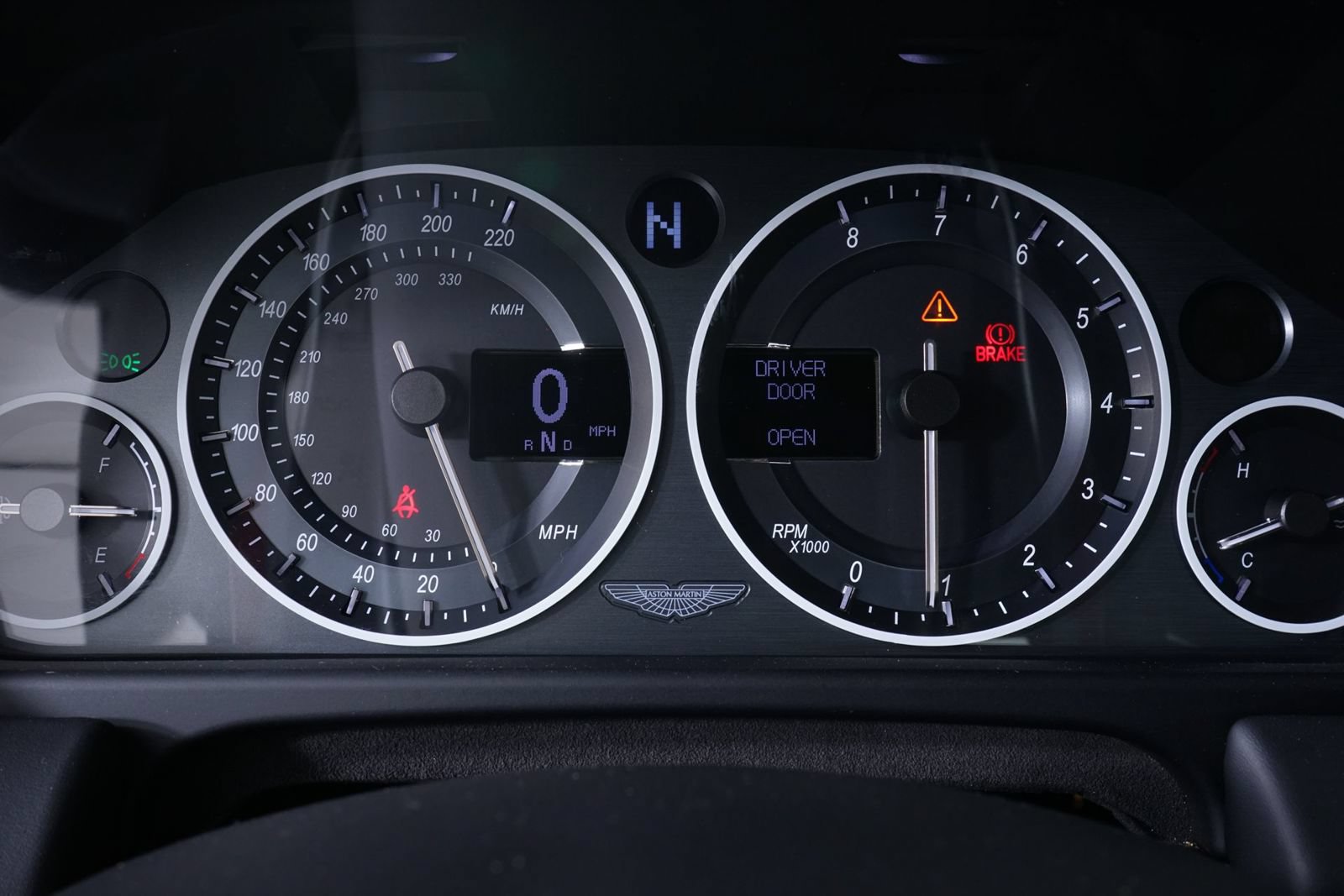 Used 2015 Aston Martin V12 Vantage S RWD image 20