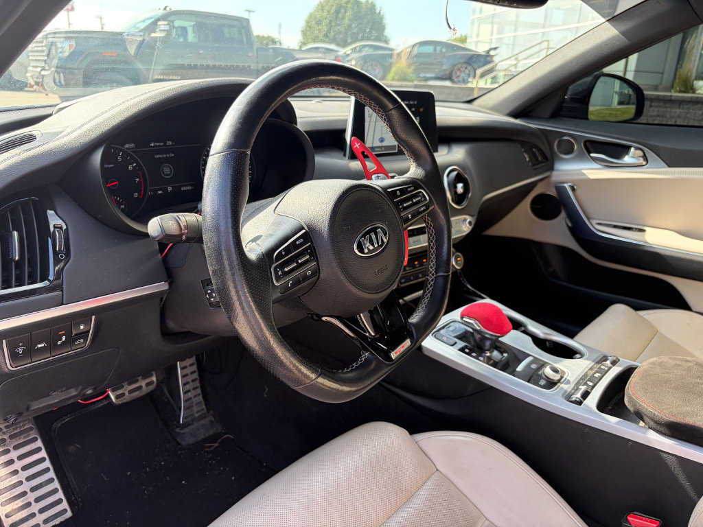 Used 2018 Kia Stinger GT2 AWD/4WD image 9