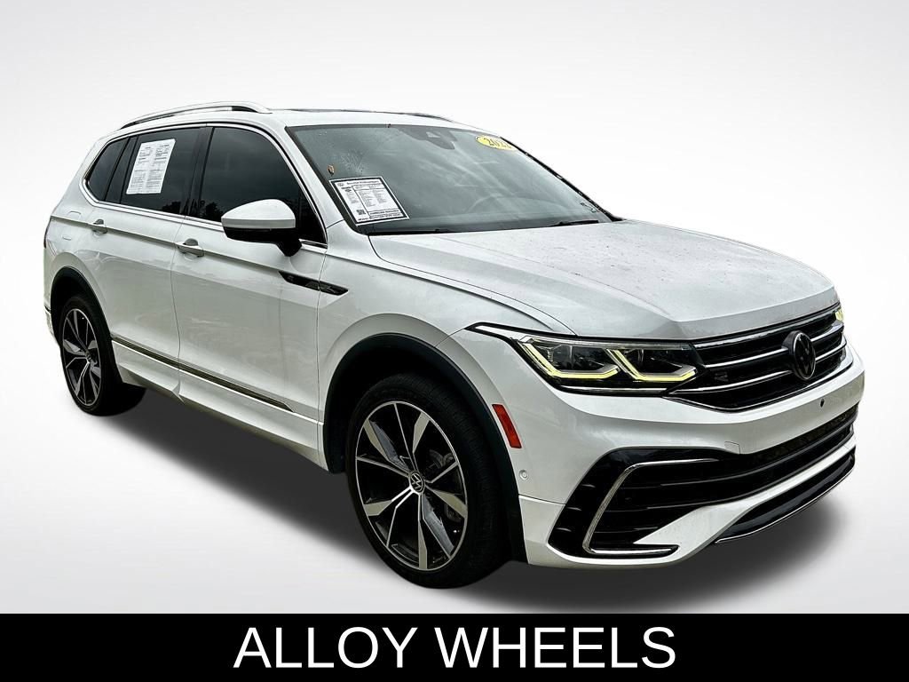 Used 2022 Volkswagen Tiguan SEL R-Line image 3