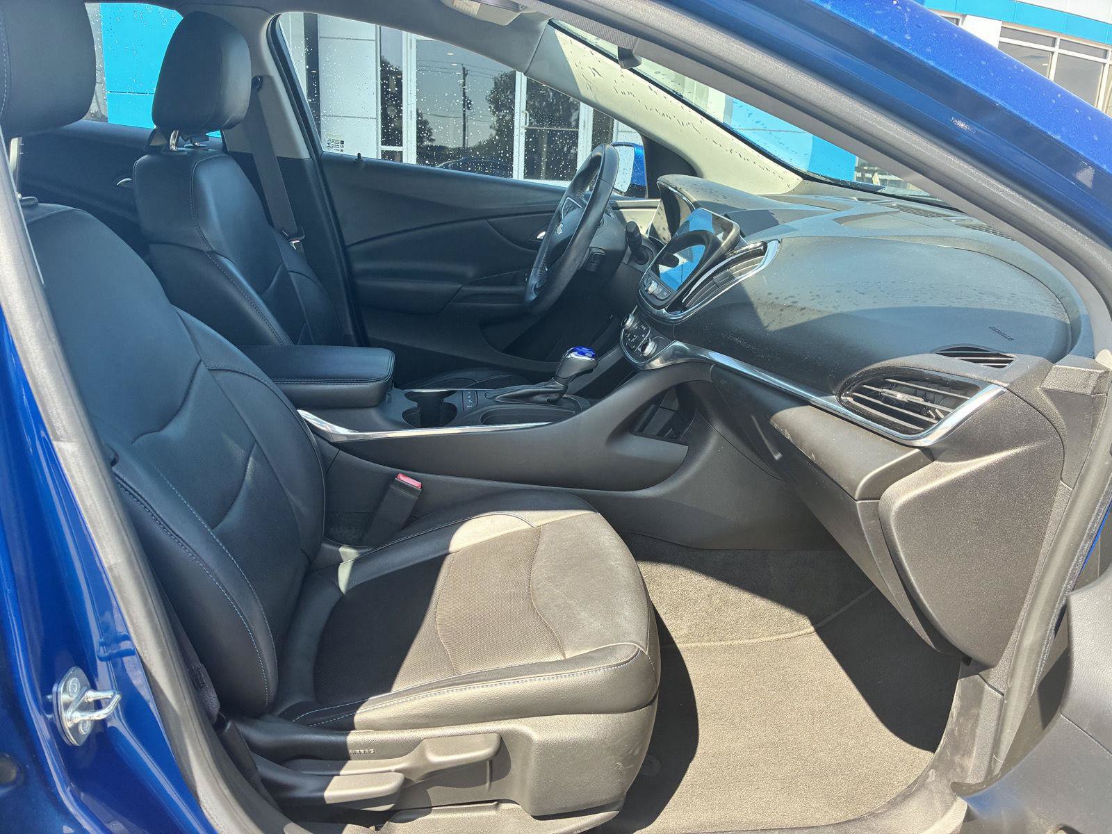 Used 2017 Chevrolet Volt Premier w/ Driver Confidence II Package FWD image 9