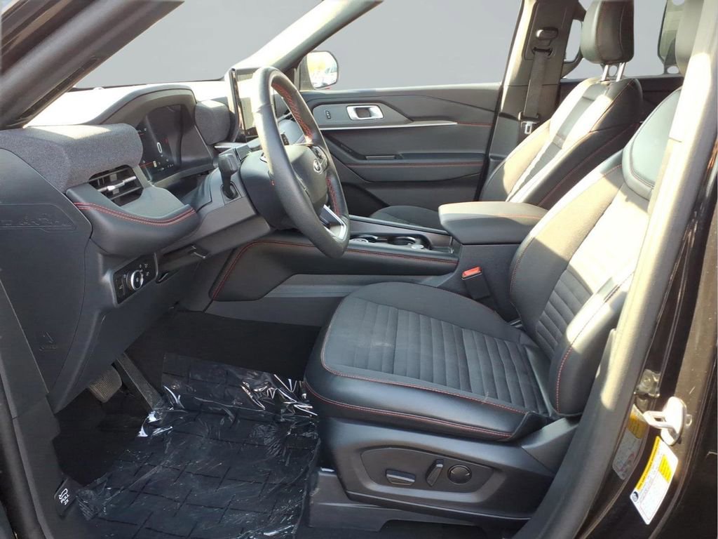 Used 2025 Ford Explorer ST-Line w/ ST-Line Street Pack image 25