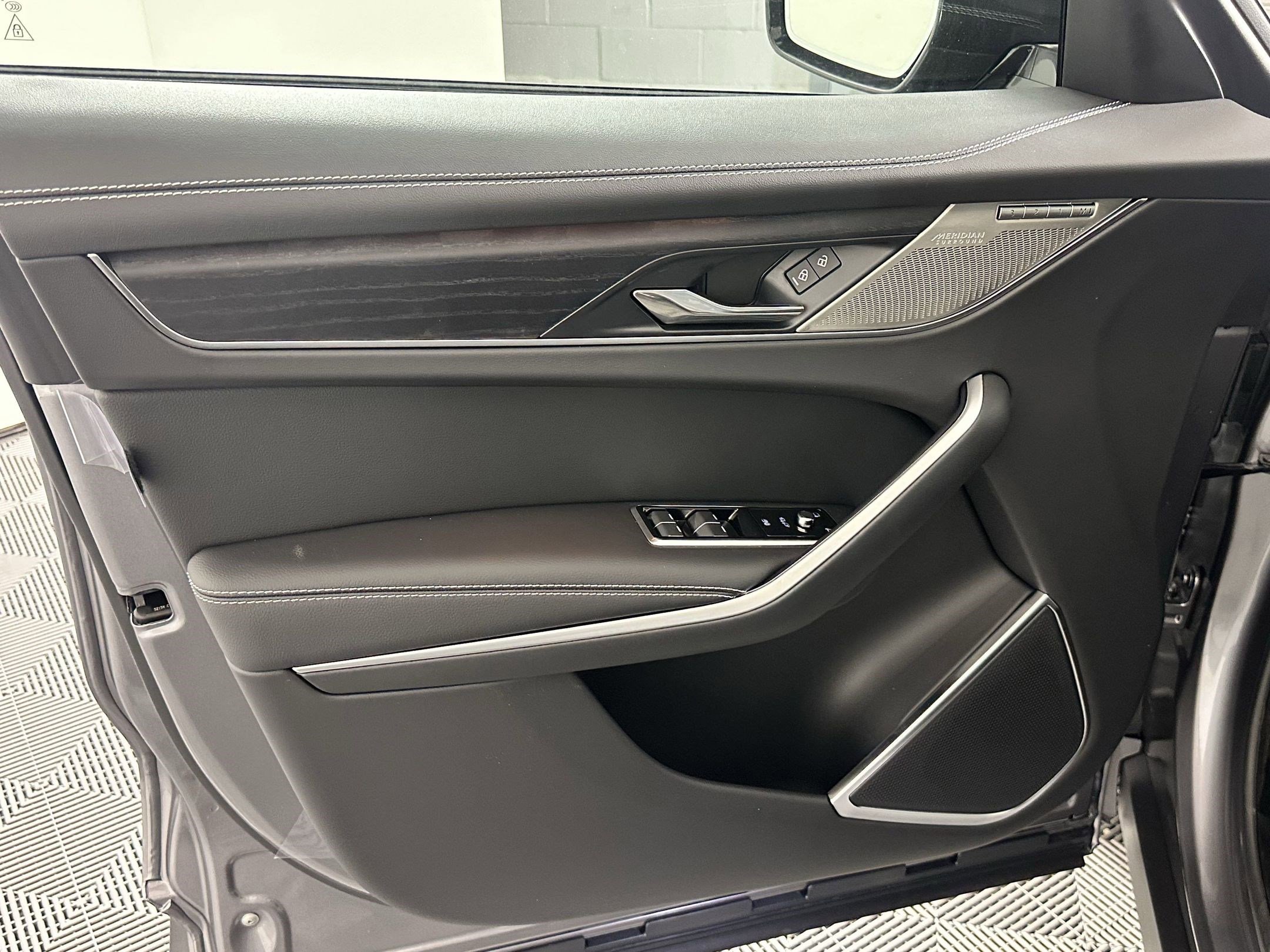 New 2026 Jaguar F-PACE R-Dynamic S image 10