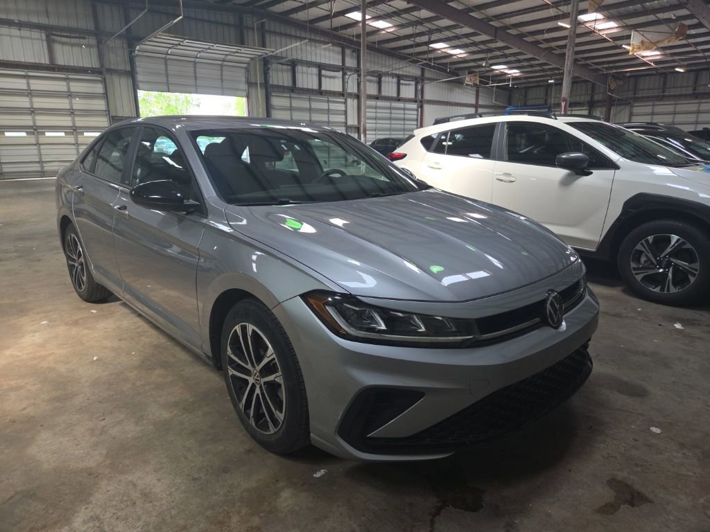 Used 2025 Volkswagen Jetta Sport image 5